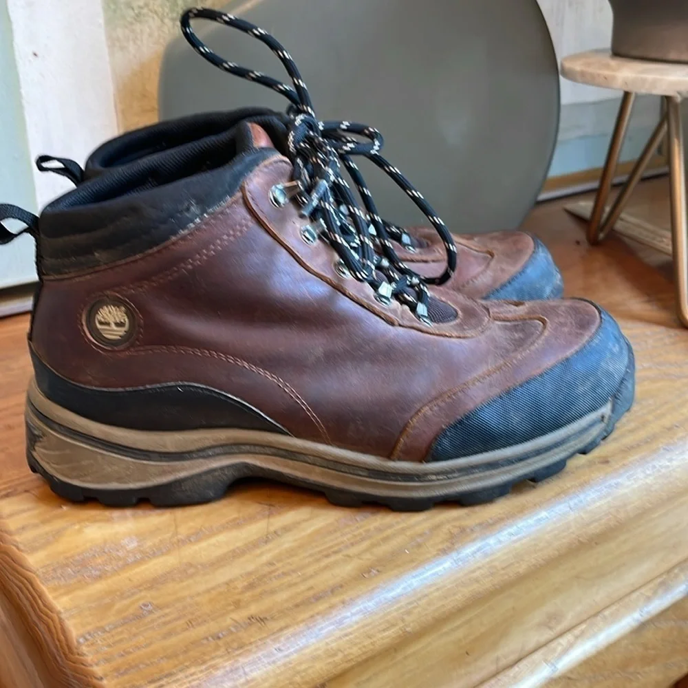 🧥 Timberland boys brown and black leather hiking boots 22913